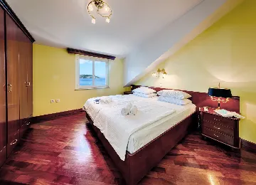 Seaview Penthouse Apartment in Vis