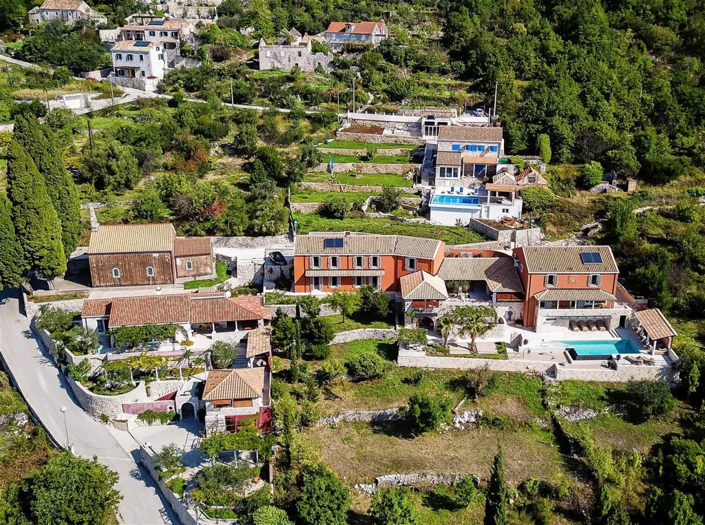 Private 9-Bedroom Villa with Pool near Dubrovnik