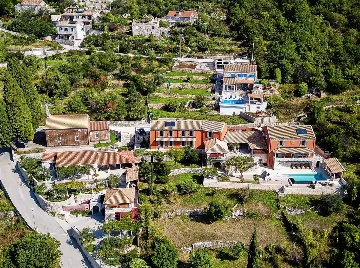 Private 9-Bedroom Villa with Pool near Dubrovnik