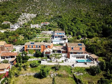 Private 9-Bedroom Villa with Pool near Dubrovnik