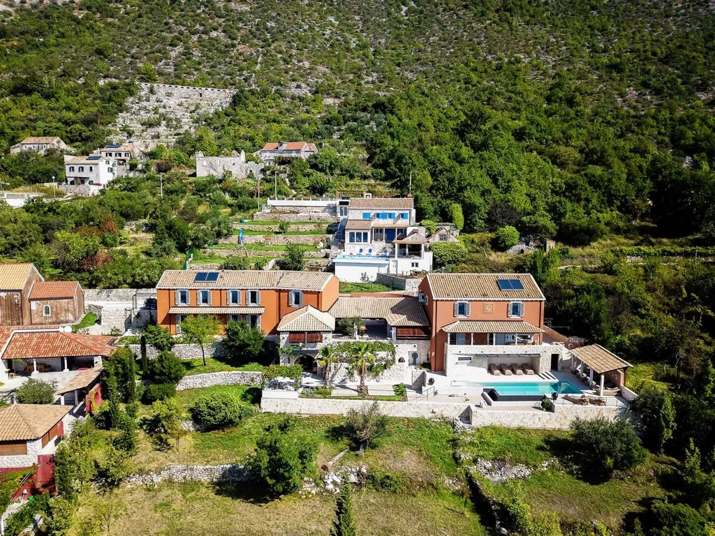 Private 9-Bedroom Villa with Pool near Dubrovnik