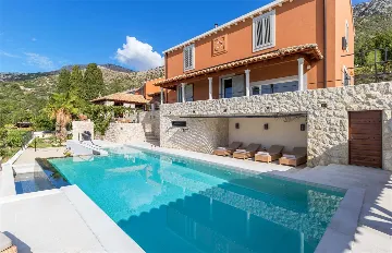 Private 9-Bedroom Villa with Pool near Dubrovnik