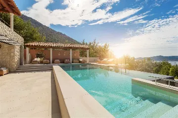 Private 9-Bedroom Villa with Pool near Dubrovnik