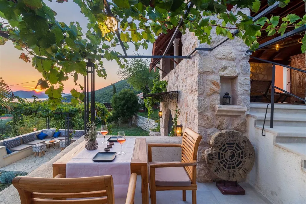 Private 9-Bedroom Villa with Pool near Dubrovnik