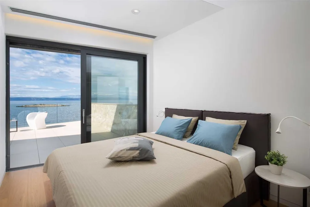 Seafront Villa Retreat with Infinity Pool, Prigradica