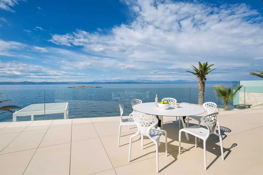 Seafront Villa Retreat with Infinity Pool, Prigradica