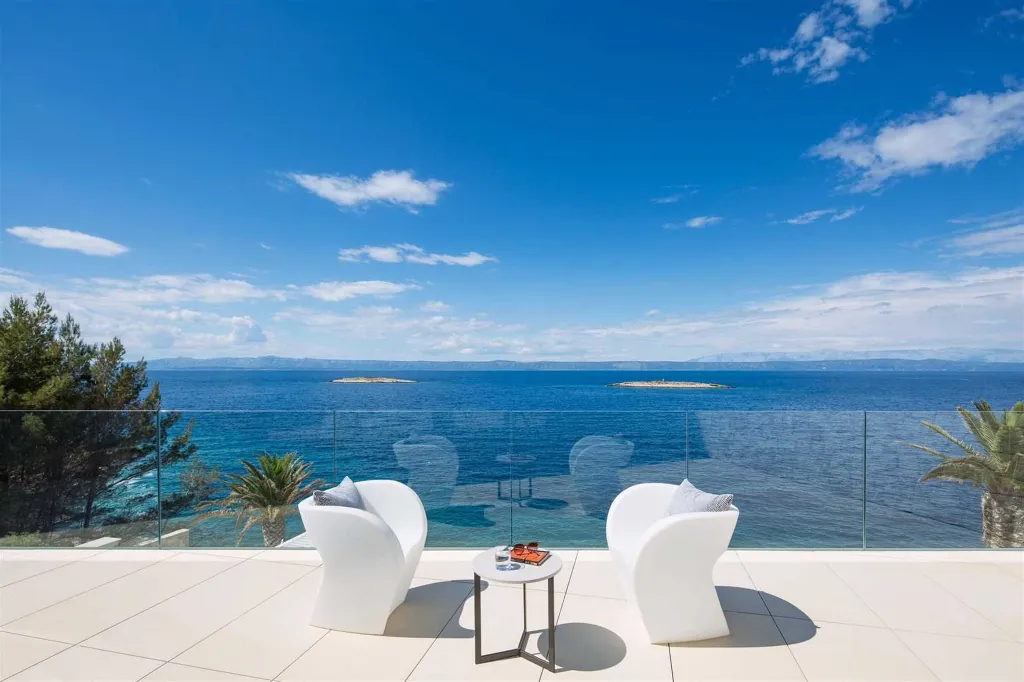Seafront Villa Retreat with Infinity Pool, Prigradica