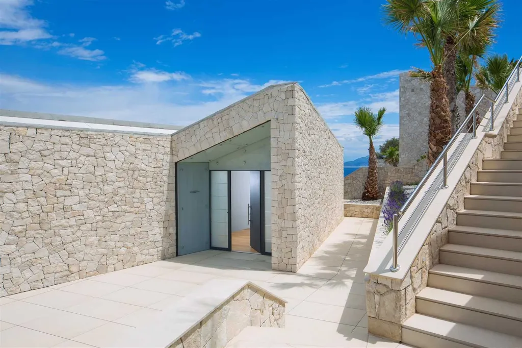 Seafront Villa Retreat with Infinity Pool, Prigradica