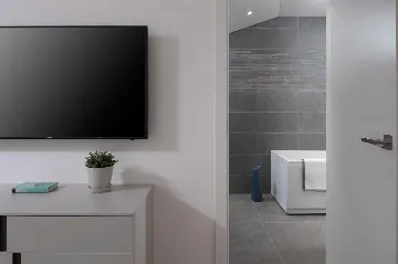 Seafront Villa Retreat with Infinity Pool, Prigradica