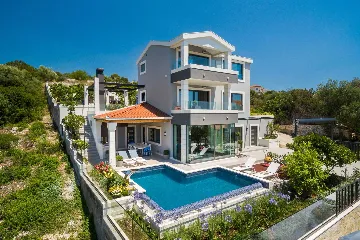 Contemporary Seafront Villa with Heated Pool in Okrug Gornji