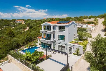 Contemporary Seafront Villa with Heated Pool in Okrug Gornji