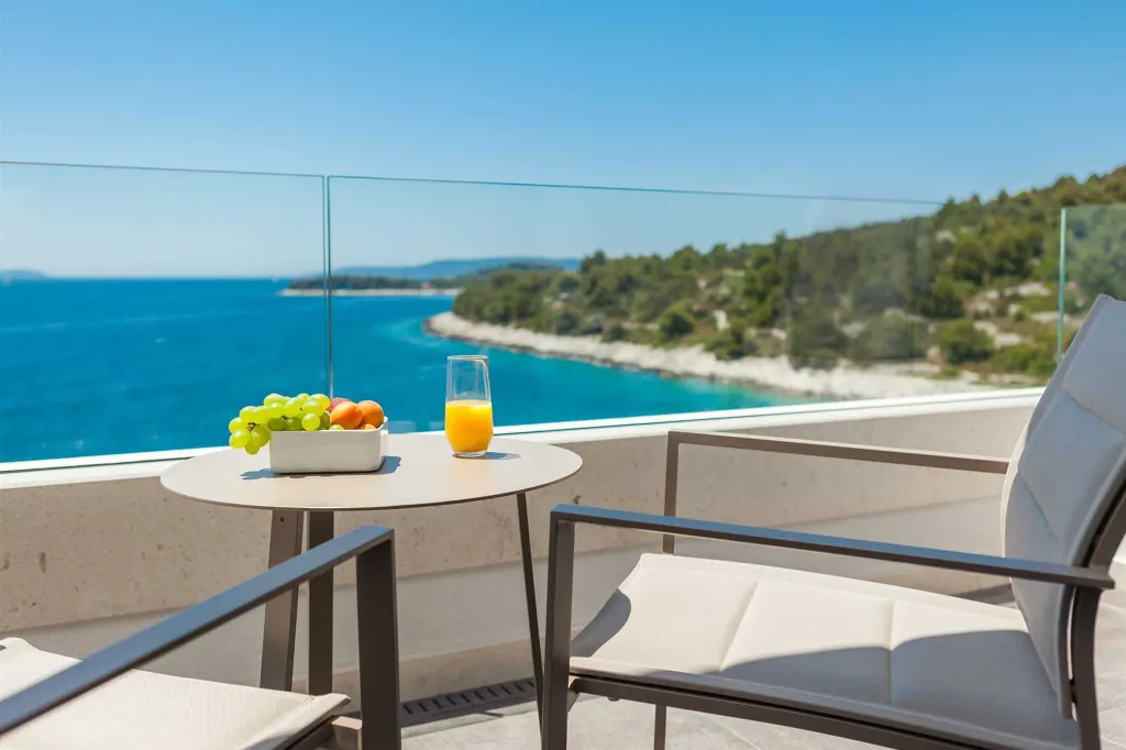 Contemporary Seafront Villa with Heated Pool in Okrug Gornji