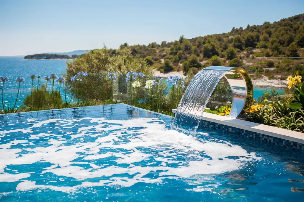 Contemporary Seafront Villa with Heated Pool in Okrug Gornji