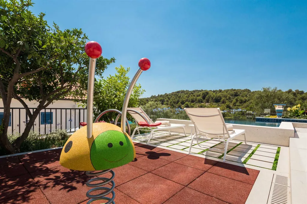 Contemporary Seafront Villa with Heated Pool in Okrug Gornji