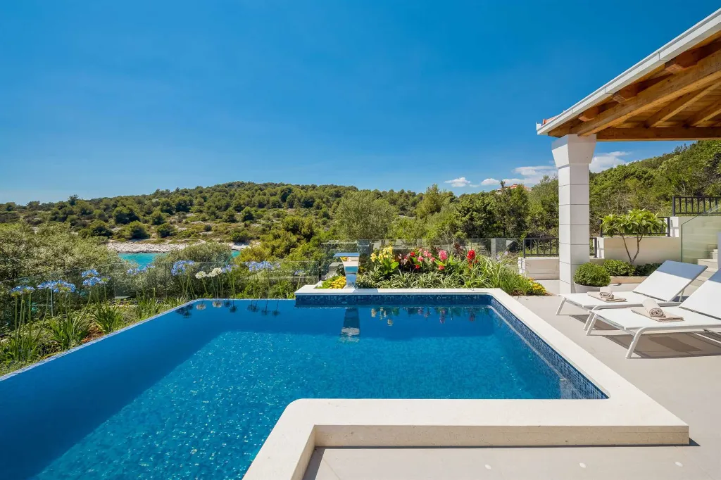 Contemporary Seafront Villa with Heated Pool in Okrug Gornji