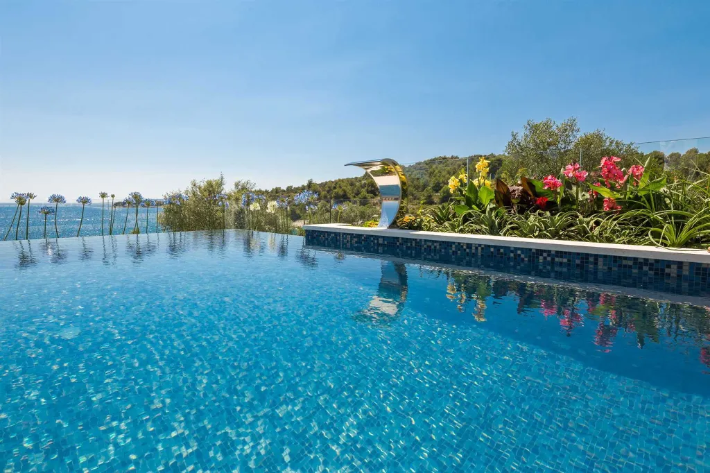 Contemporary Seafront Villa with Heated Pool in Okrug Gornji