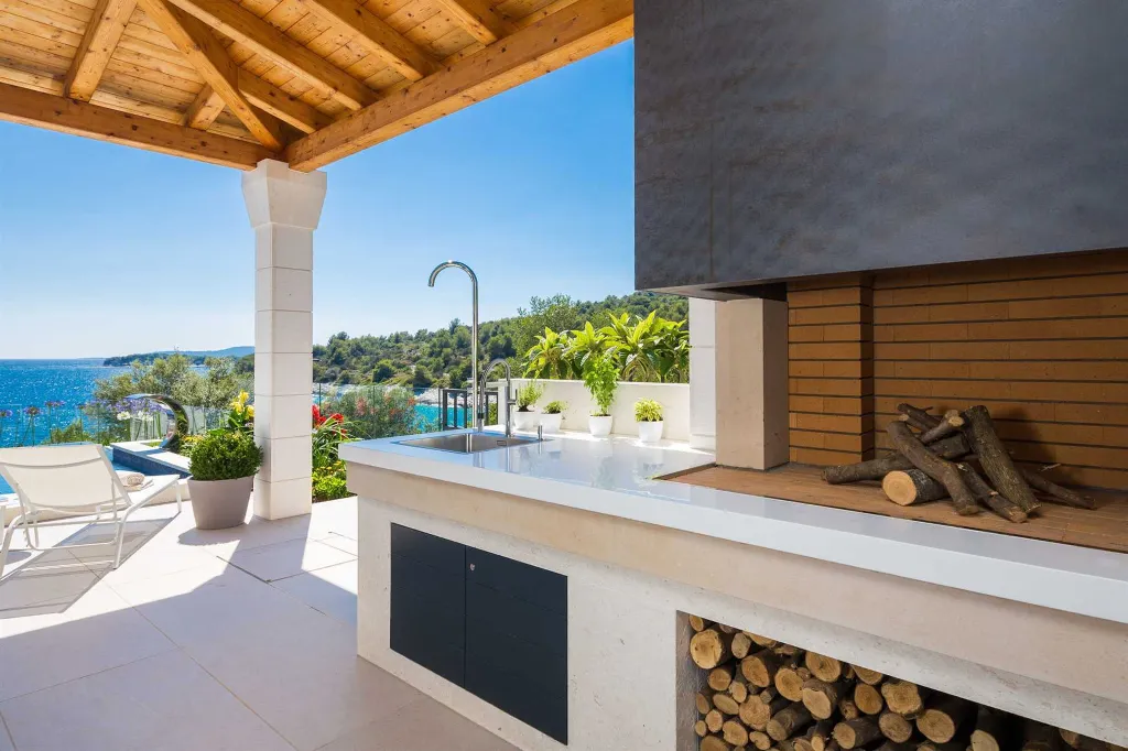 Contemporary Seafront Villa with Heated Pool in Okrug Gornji