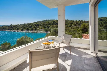 Contemporary Seafront Villa with Heated Pool in Okrug Gornji