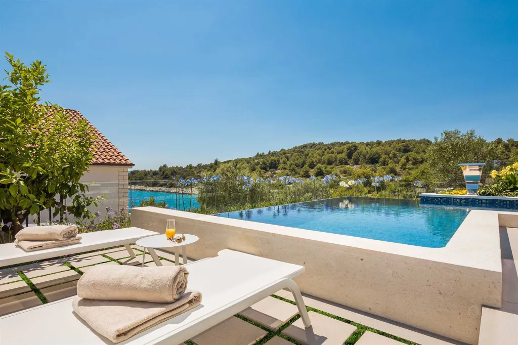 Contemporary Seafront Villa with Heated Pool in Okrug Gornji
