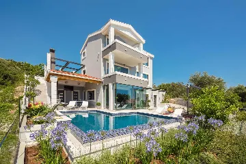 Contemporary Seafront Villa with Heated Pool in Okrug Gornji