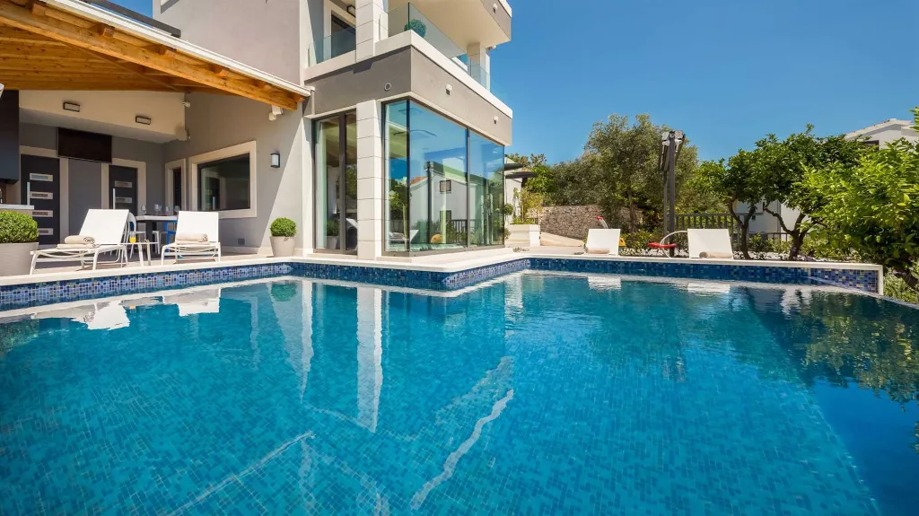 Contemporary Seafront Villa with Heated Pool in Okrug Gornji