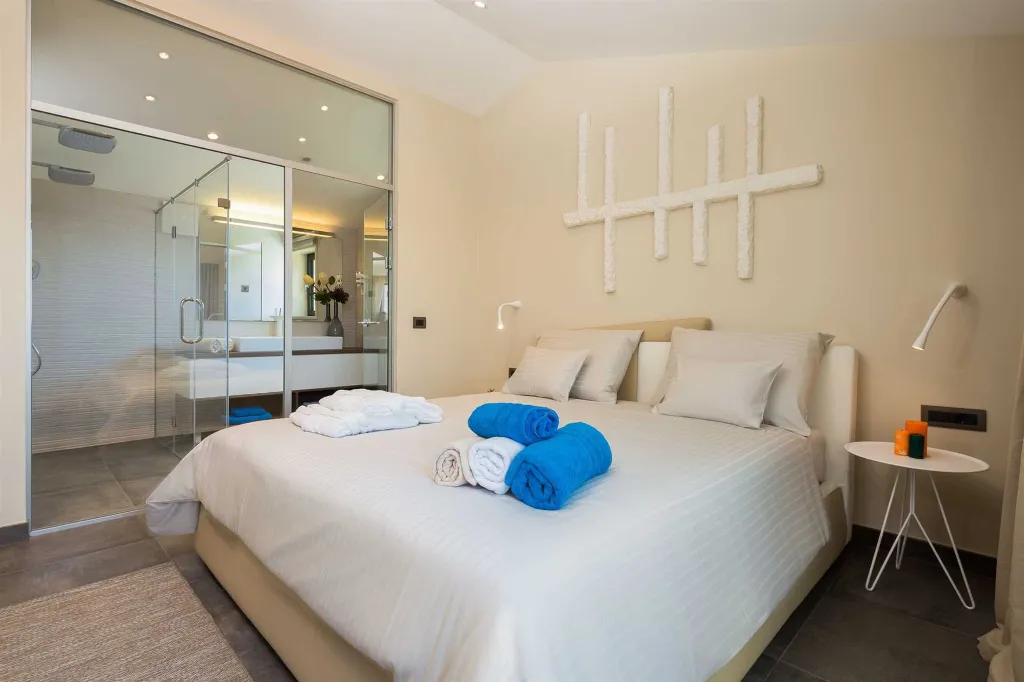 Contemporary Seafront Villa with Heated Pool in Okrug Gornji