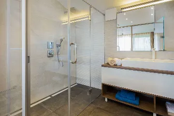 Contemporary Seafront Villa with Heated Pool in Okrug Gornji