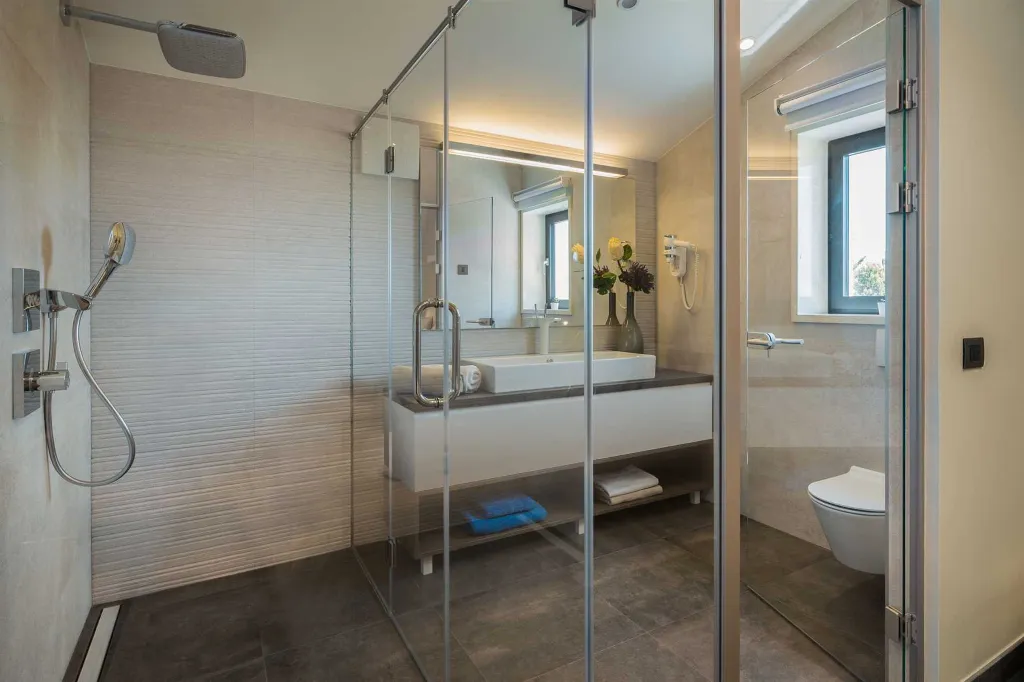 Contemporary Seafront Villa with Heated Pool in Okrug Gornji