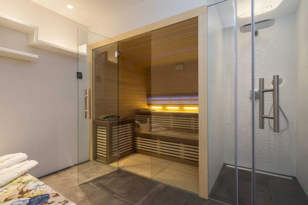 Contemporary Seafront Villa with Heated Pool in Okrug Gornji