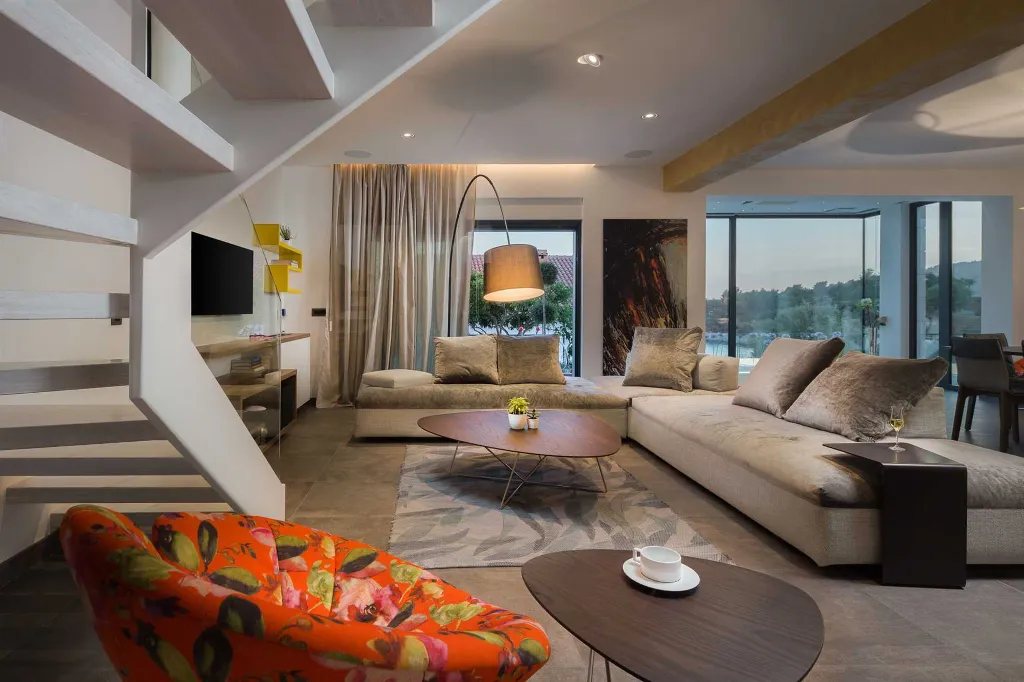 Contemporary Seafront Villa with Heated Pool in Okrug Gornji