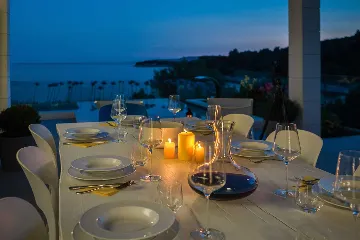 Contemporary Seafront Villa with Heated Pool in Okrug Gornji