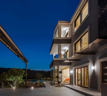 Contemporary Seafront Villa with Heated Pool in Okrug Gornji