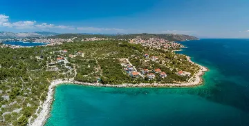 Contemporary Seafront Villa with Heated Pool in Okrug Gornji