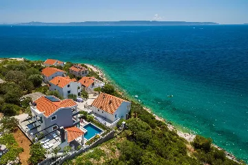 Contemporary Seafront Villa with Heated Pool in Okrug Gornji