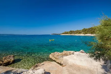 Contemporary Seafront Villa with Heated Pool in Okrug Gornji