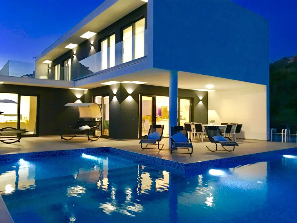 Modern Villa with Pool near Dubrovnik, Mlini