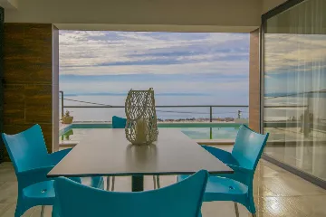 Modern Seaview Villa with Pool in Podstrana