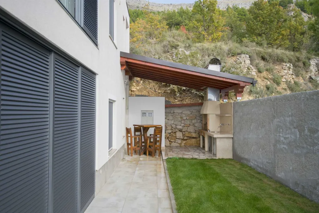 Modern Seaview Villa with Pool in Podstrana