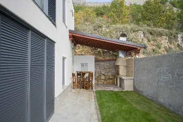 Modern Seaview Villa with Pool in Podstrana