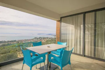 Modern Seaview Villa with Pool in Podstrana