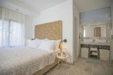 Modern Seaview Villa with Pool in Podstrana