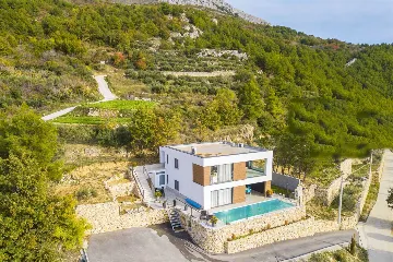 Modern Seaview Villa with Pool in Podstrana