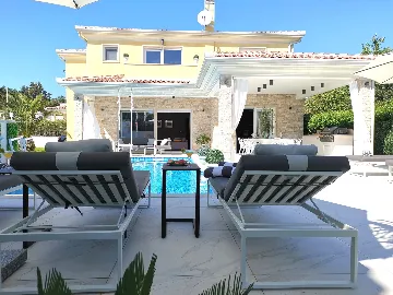 Contemporary Villa with Pool in Umag