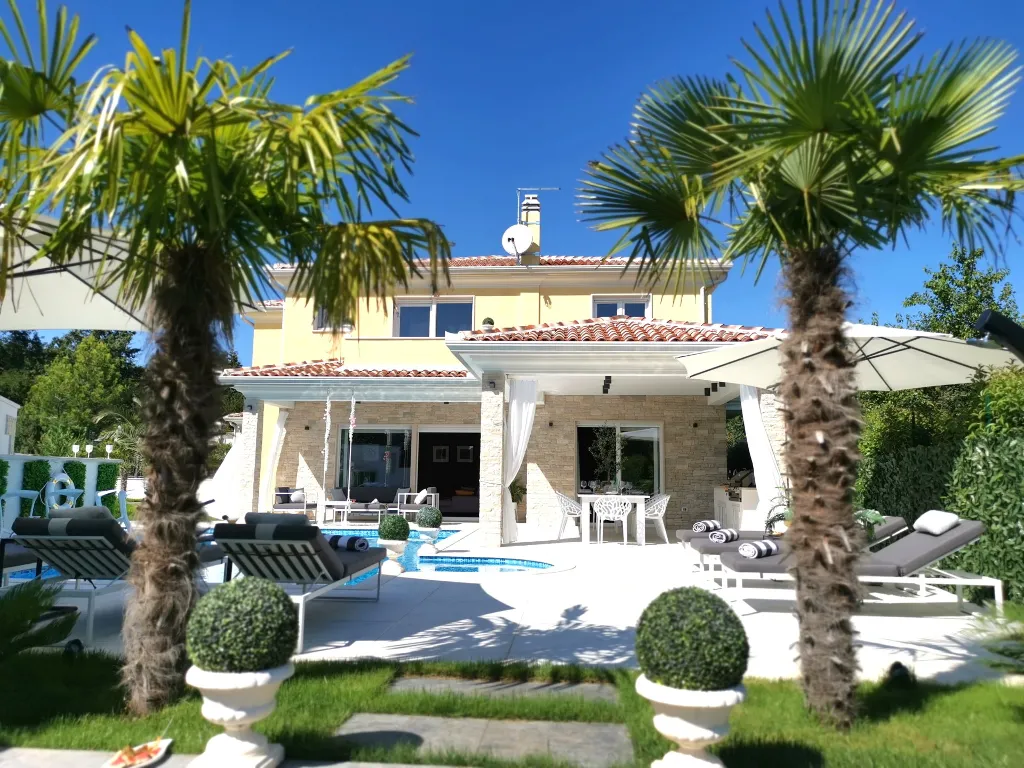 Contemporary Villa with Pool in Umag