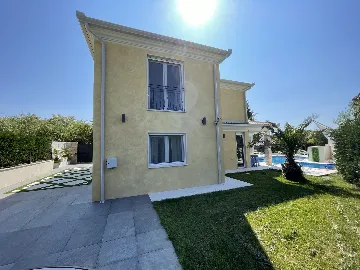 Contemporary Villa with Pool in Umag