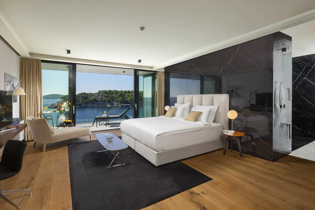 Seafront Serenity Villa with Infinity Pool, Štikovica