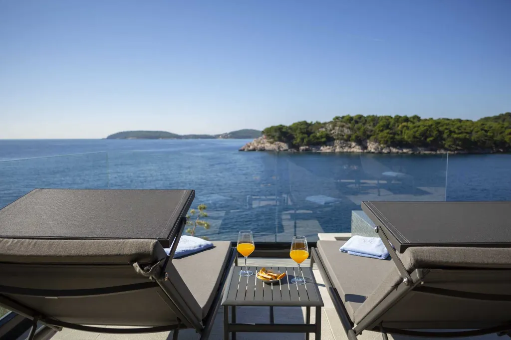 Seafront Serenity Villa with Infinity Pool, Štikovica