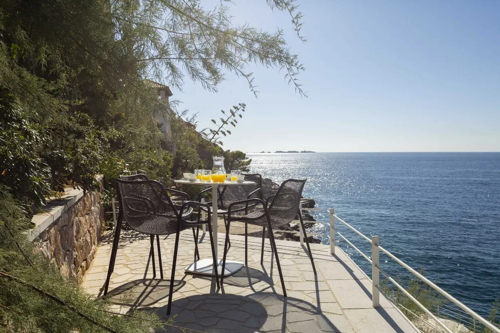 Seafront Serenity Villa with Infinity Pool, Štikovica