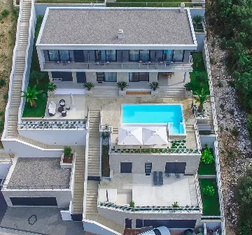 Contemporary Seaside Villa with Infinity Pool in Štikovica