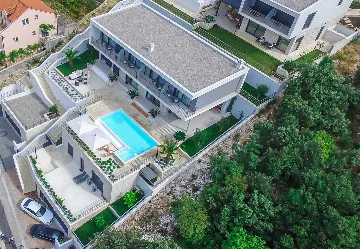 Contemporary Seaside Villa with Infinity Pool in Štikovica